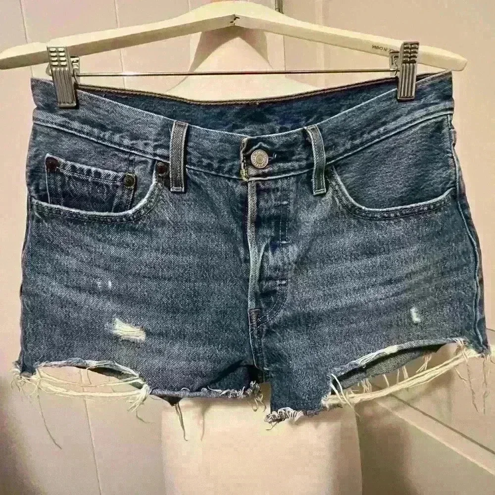 Levi's Levi 501 Blue Denim Jeans Shorts Button Closure‎ Distressed Booty Western